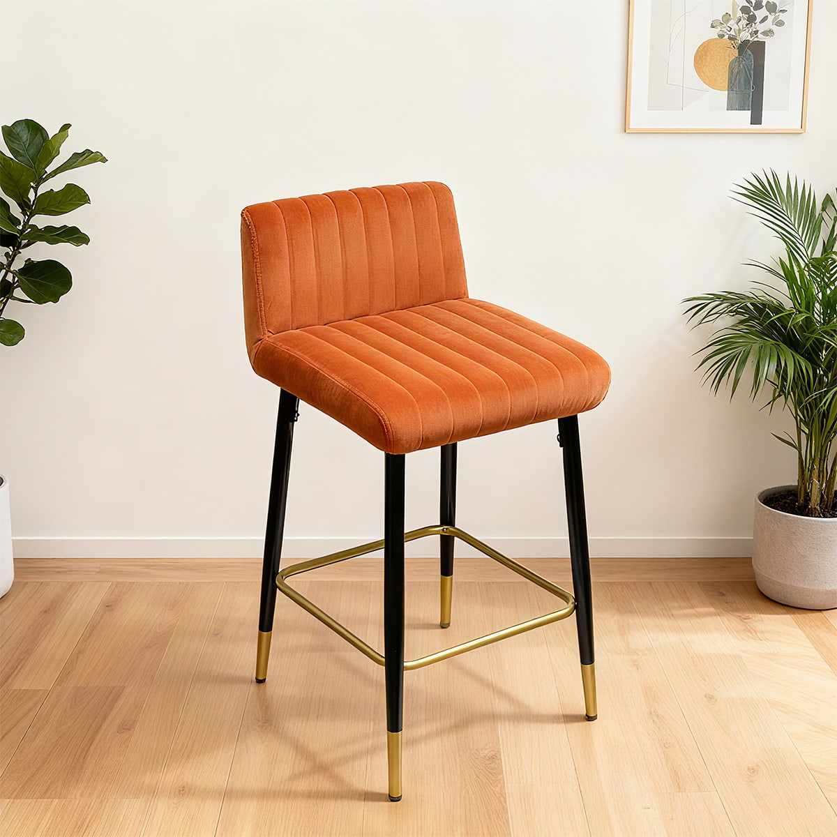 Tabouret de bar moderne en velours orange ocre — Chaise pivotante à 360° à hauteur de comptoir avec pieds en métal noir et doré, siège rembourré doux et repose-pieds pour îlot de cuisine, bar ou salle à manger